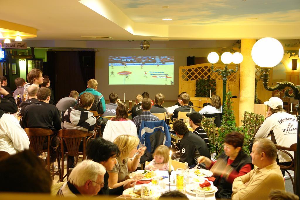 נאומבורג Euroville Jugend- Und Sporthotel מראה חיצוני תמונה